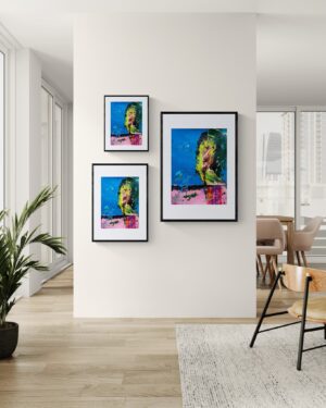 Petersburger Hängung / Galerie-Wand mit mehreren abstrakten Kunstwerken im Wohnzimmer – Anika Adam, diekunstkammer
