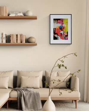 Moderner Kunstdruck über beigefarbenem Sofa mit Holzregal – Anika Adam, diekunstkammer