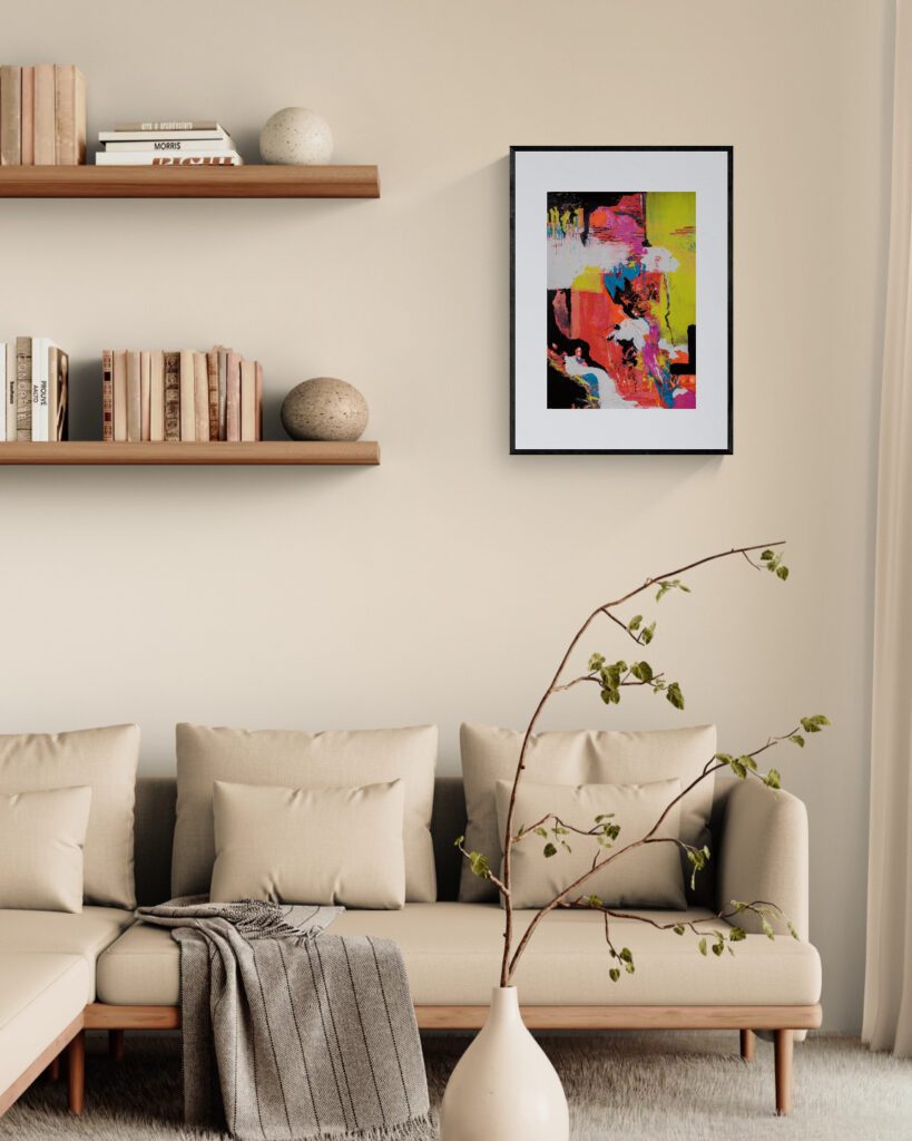 Moderner Kunstdruck über beigefarbenem Sofa mit Holzregal – Anika Adam, diekunstkammer