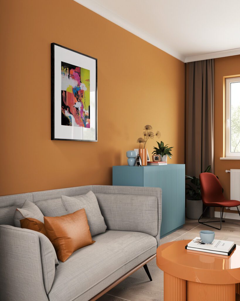 Abstraktes Gemälde an terracottafarbener Wand über grauem Sofa mit blauem Sideboard – Anika Adam, diekunstkammer