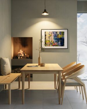 Abstrakte Kunst im rustikalen Esszimmer mit Kamin - Exklusiver Artprint für gemütliches Interior