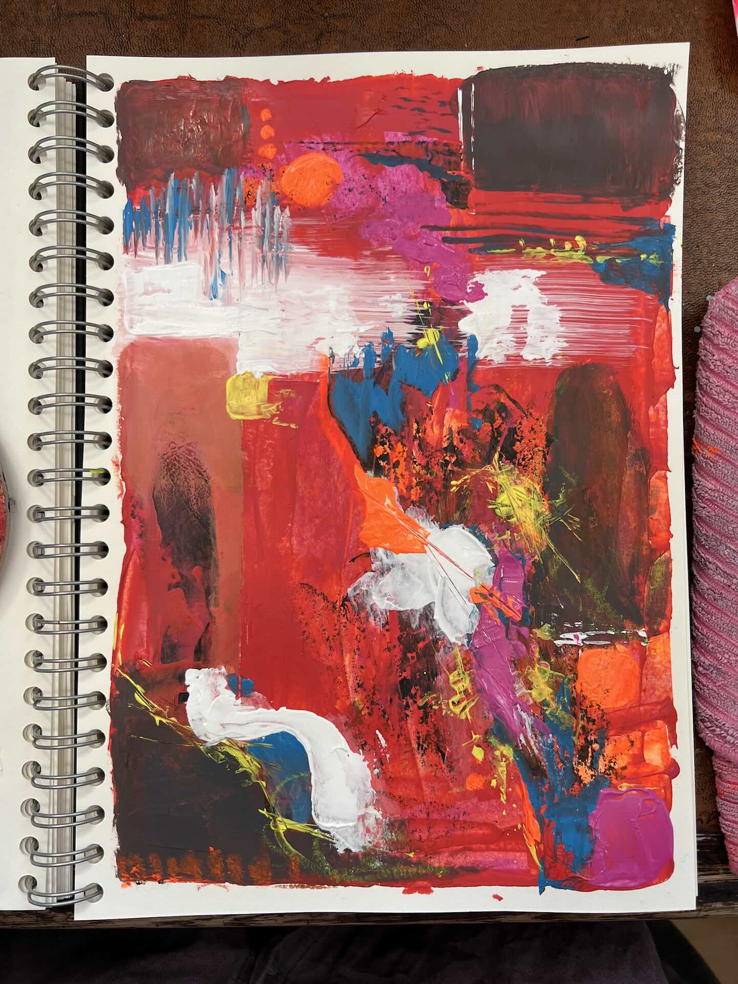 Vielschichtiger Schichtaufbau und Farbkomposition für exklusives Wandbild und Artprint abstrakt rot