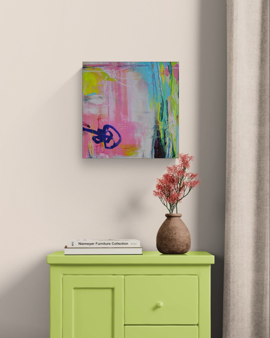 Abstraktes Original Gemälde »Gegenlenken« an einer beigen Wand über einer lindgrünen Kommode mit Blumenvase